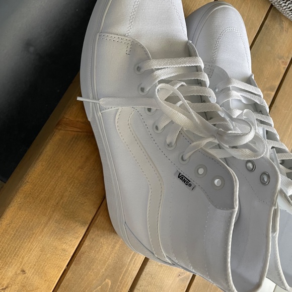 Vans - Picture 11 of 12